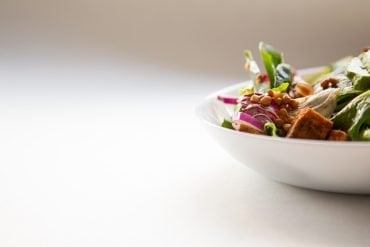clean eating salad bowl — 7-day clean eating meal plan